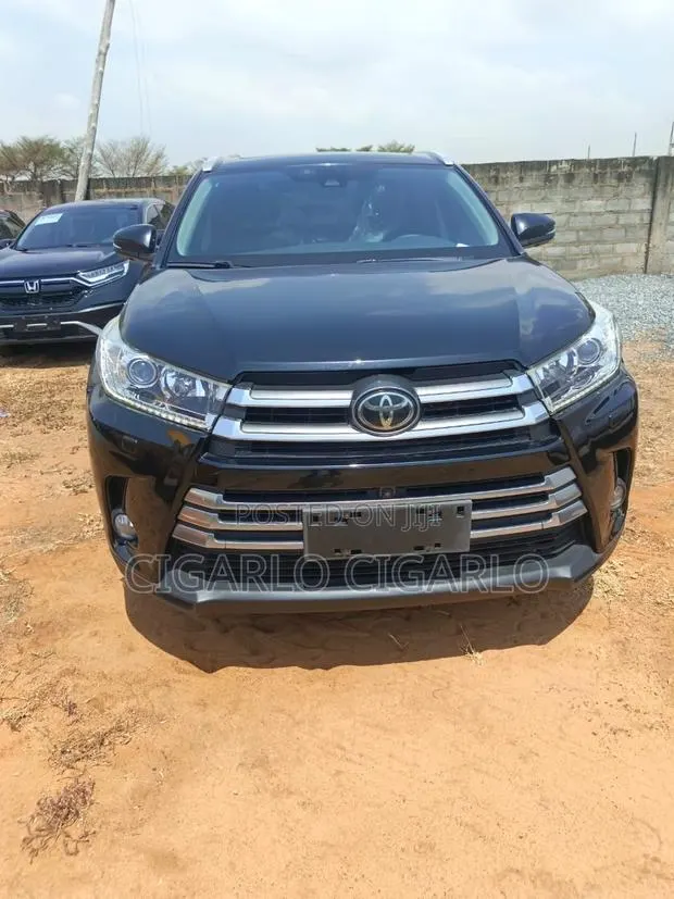 Toyota Highlander XLE 2019 Black · Photo 1