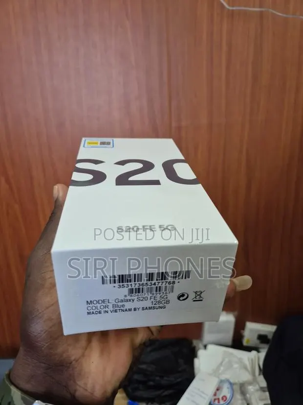 New Samsung Galaxy S20 FE 5G 128 GB Blue · Photo 1