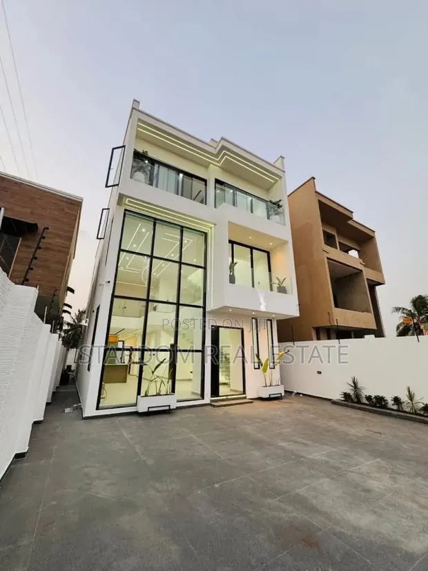 4bdrm Duplex in Ashaley Botwe for sale · Photo 1