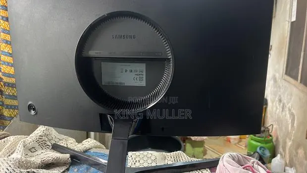49”,24” Samsung Monitors/TV. Amd GPU Vega 56 8vram · Photo 1