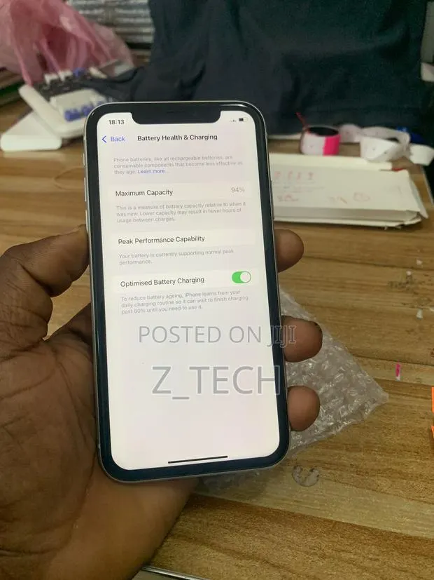 Apple iPhone XR 128 GB White · Photo 1