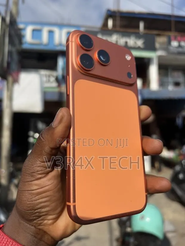 Apple iPhone 17 Pro Max 512 GB Orange · Photo 1