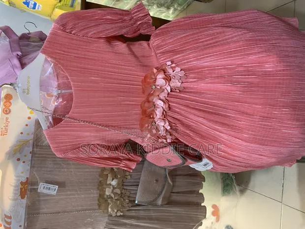 Straight Dress With a Body Bag · Photo 1