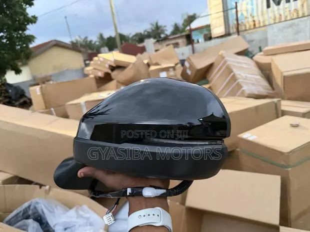 Honda HR-V 2023 - 2025 Driving Mirror With Lights · Photo 1