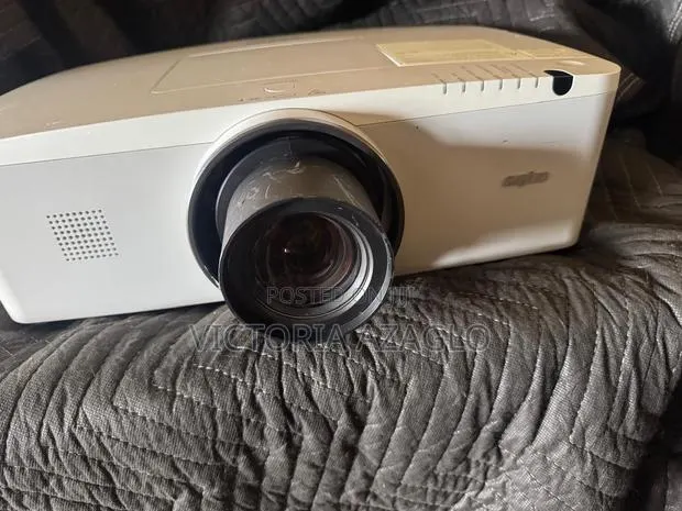 SANYO WXGA Projector - High Display and Graphics · Photo 1