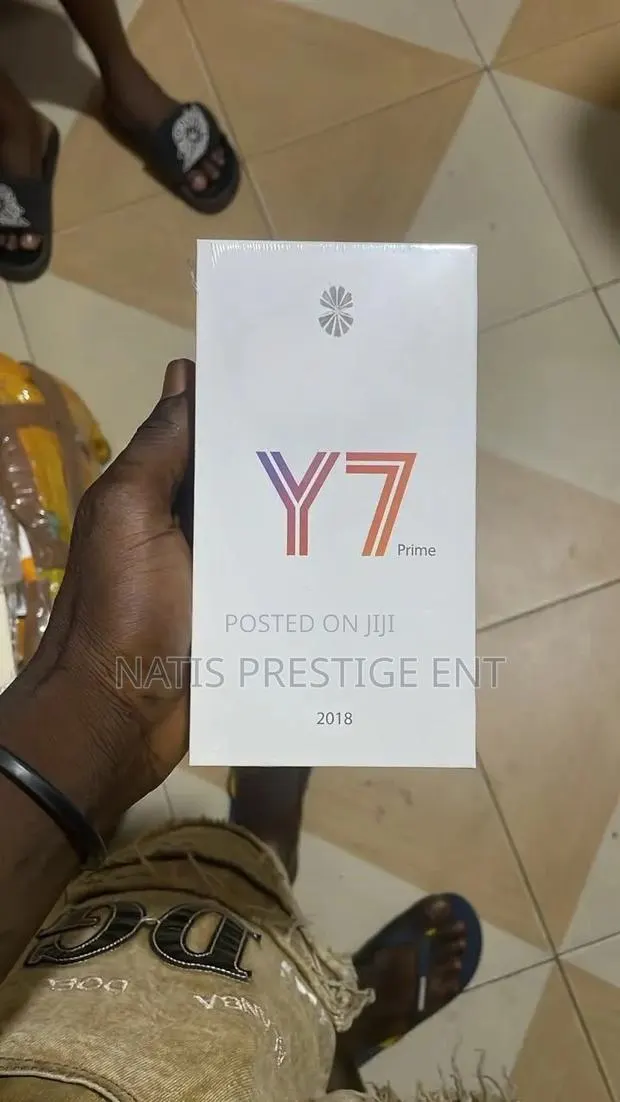 New Huawei Y7 Prime 2018 64 GB Black · Photo 1