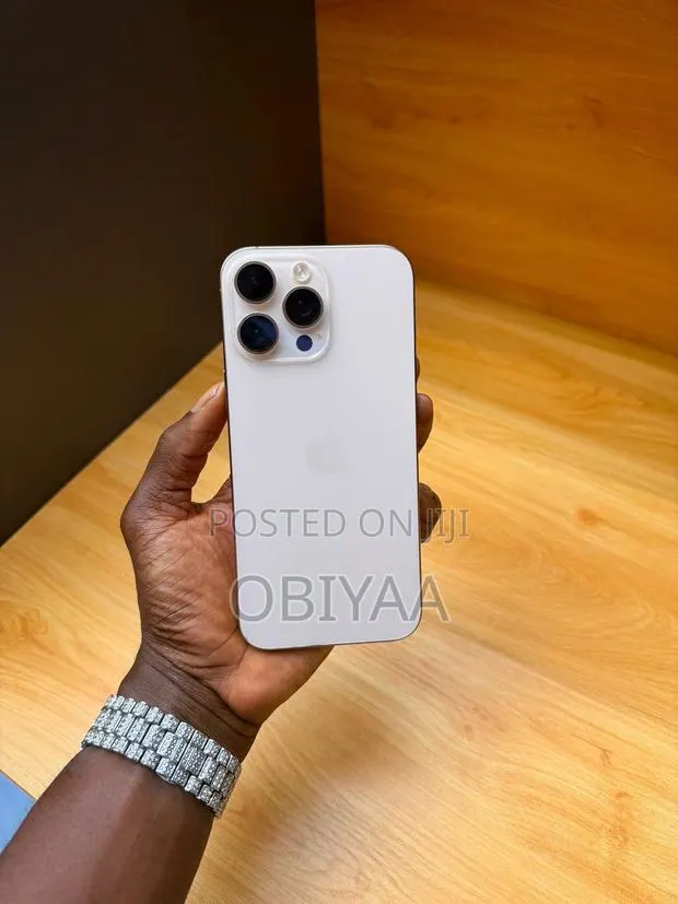 New Apple iPhone 16 Pro Max 256 GB Gold · Photo 1