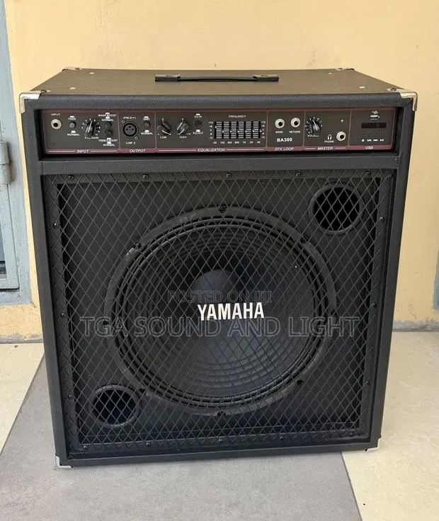 Yamaha Ba300 15 Inches Bass Guitar Combo · Photo 1