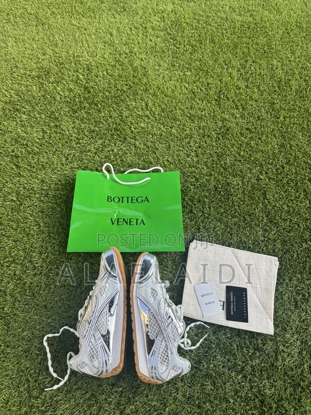 Bottega Venetta Silver · Photo 1
