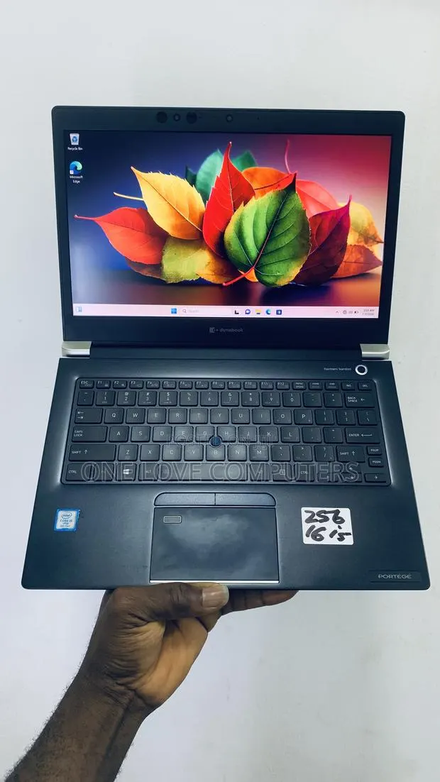 Laptop Toshiba Protege R930 16GB Intel Core i5 SSD 256GB · Photo 1