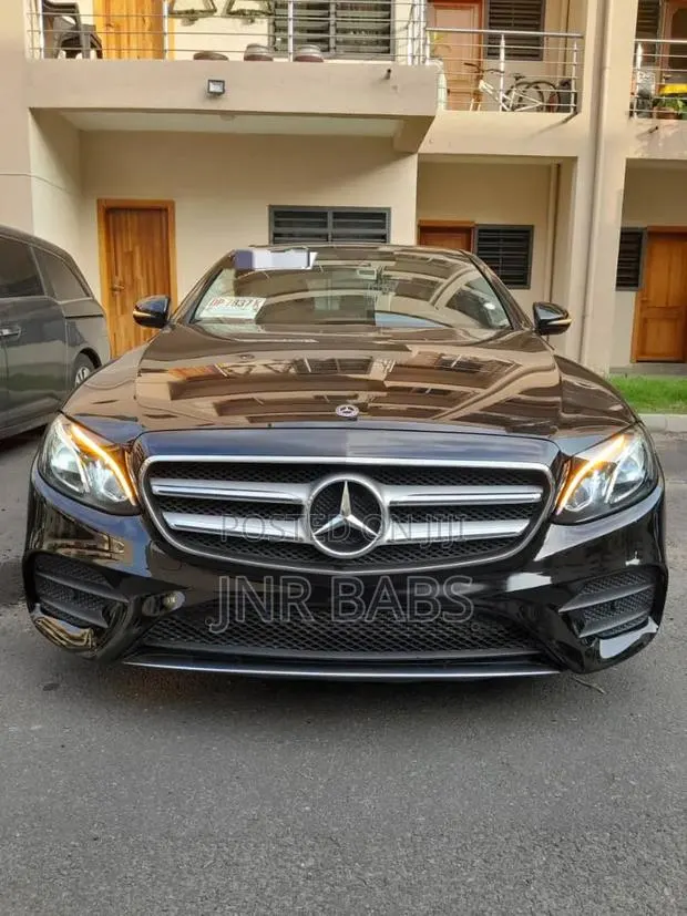 Mercedes-Benz E300 2018 Black · Photo 1