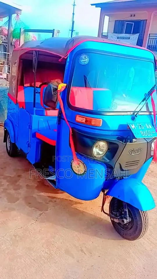 Bajaj RE 2025 Blue · Photo 1