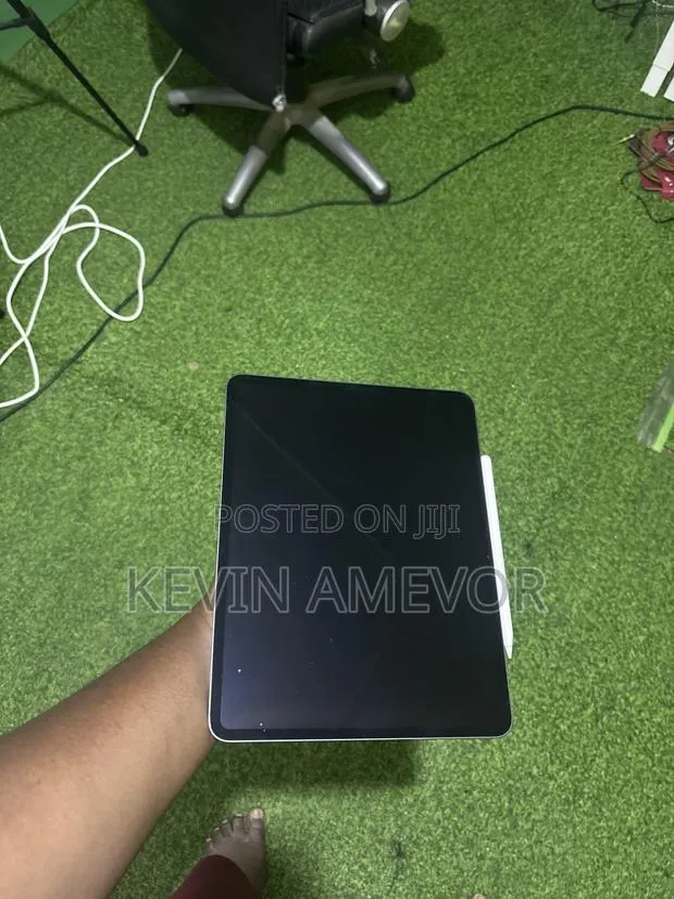 Apple iPad Pro 13 (2025) 256 GB Black · Photo 1
