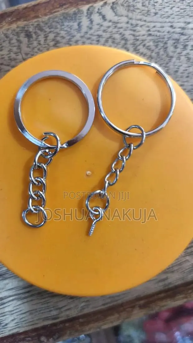 Keyring With Chain · Photo 1
