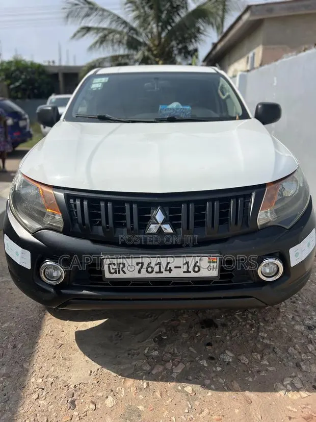 Mitsubishi L200 2016 White · Photo 1