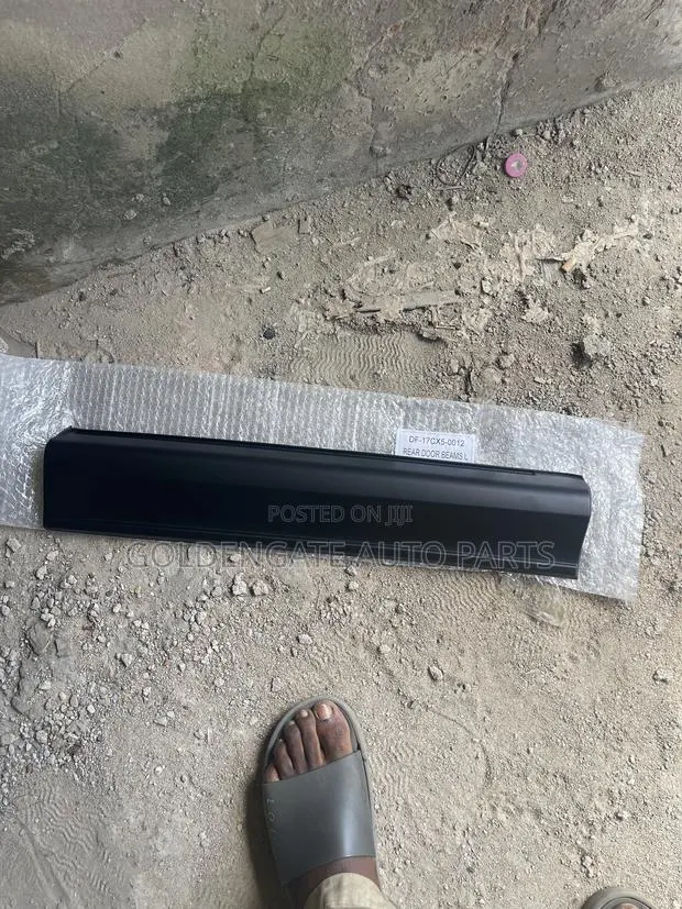 Mazda CX-5 17 to 22 Door Moulding · Photo 1