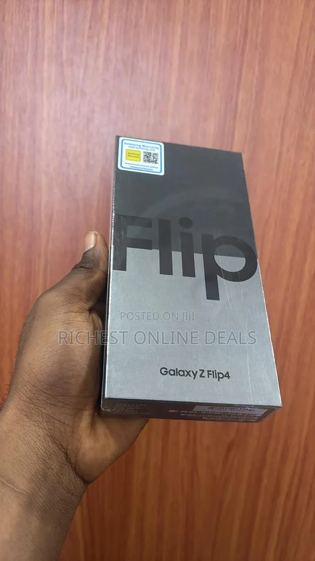 New Samsung Galaxy Z Flip4 256 GB Black · Photo 1