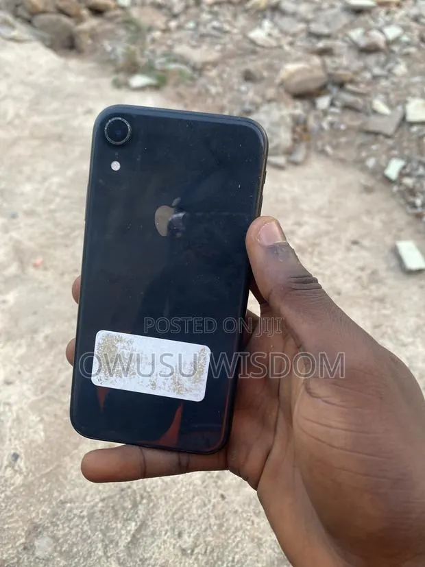 Apple iPhone XR 64 GB Black · Photo 1