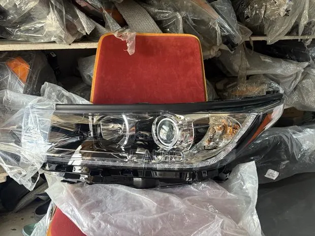 Toyota Highlander 2017,2018,2019,2020 Headlight · Photo 1