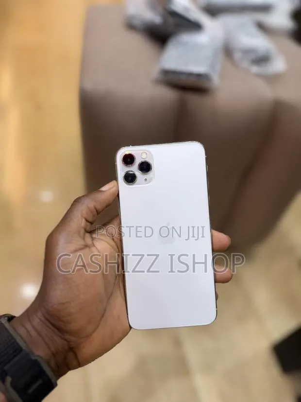 Apple iPhone 11 Pro Max 256 GB White · Photo 1