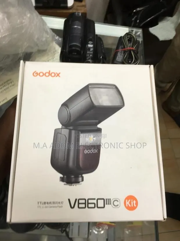 Godox V860III: Pro's Choice for Powerful,Reliable Lighting · Photo 1