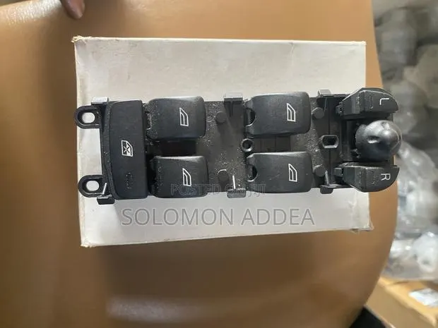 Range Rover 2010 Master Door Switch · Photo 1