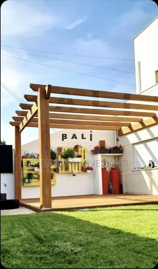 Transform Your Outdoor Space With a Beautiful Pergola · Photo 1