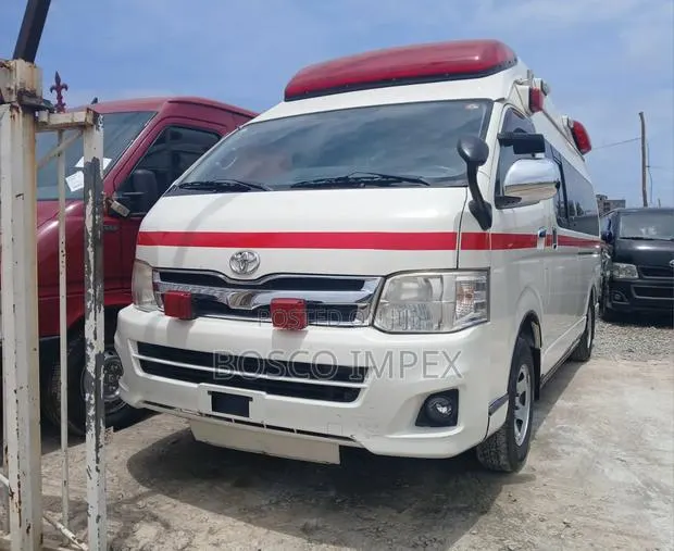 Toyota HiAce 2015 White · Photo 1