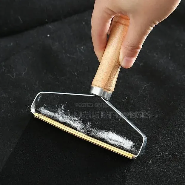 Manual Lint Remover · Photo 1