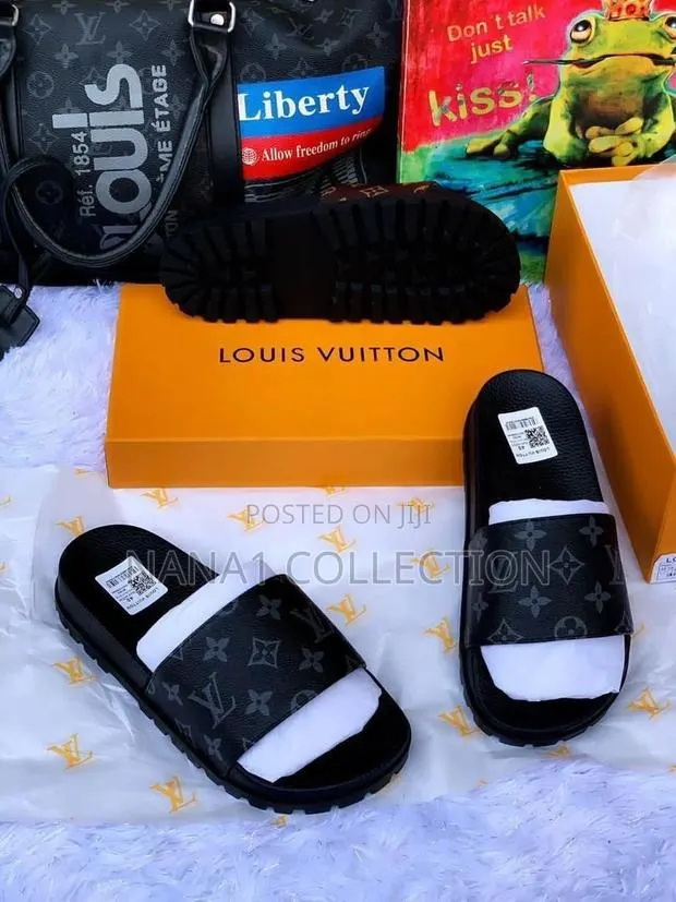 Unisex Louis Vuitton Slides · Photo 1