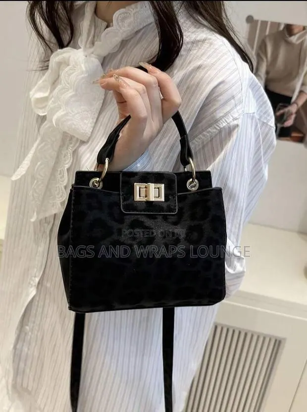Ladies Hand/Crossbody Bag · Photo 1