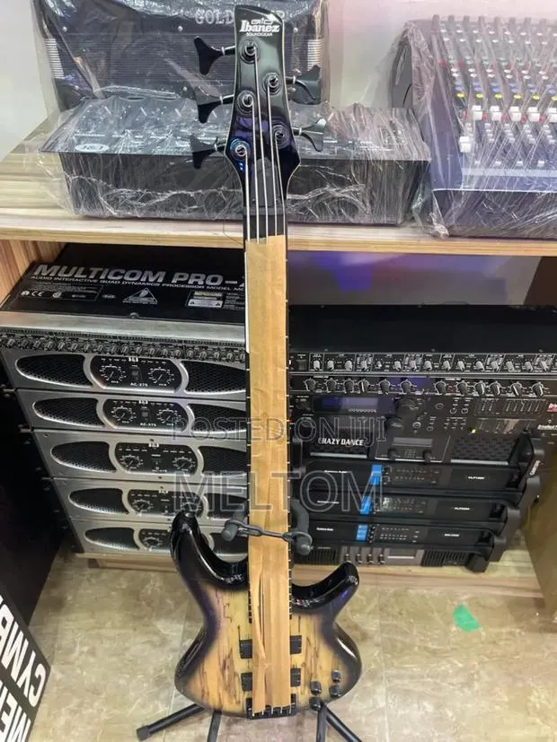 Ibanez Soundgear Gio 5strings Active Bass Guitar · Photo 1