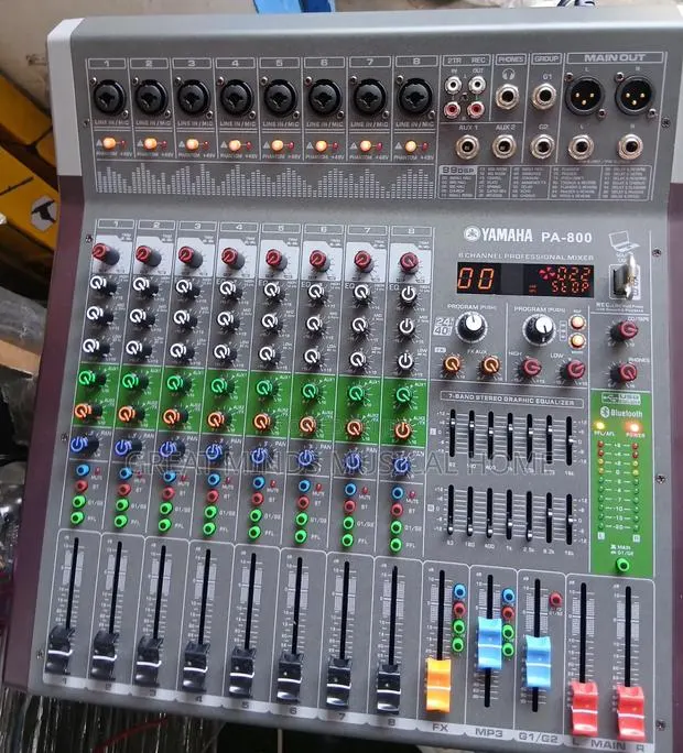 Yamaha Pa-800 8 Channels Mxer · Photo 1