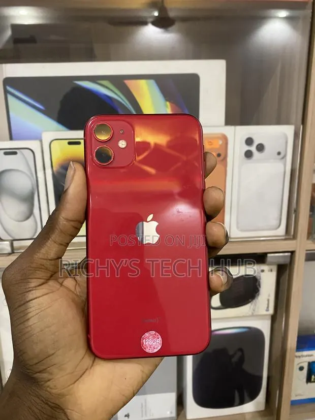 Apple iPhone 11 128 GB Red · Photo 1