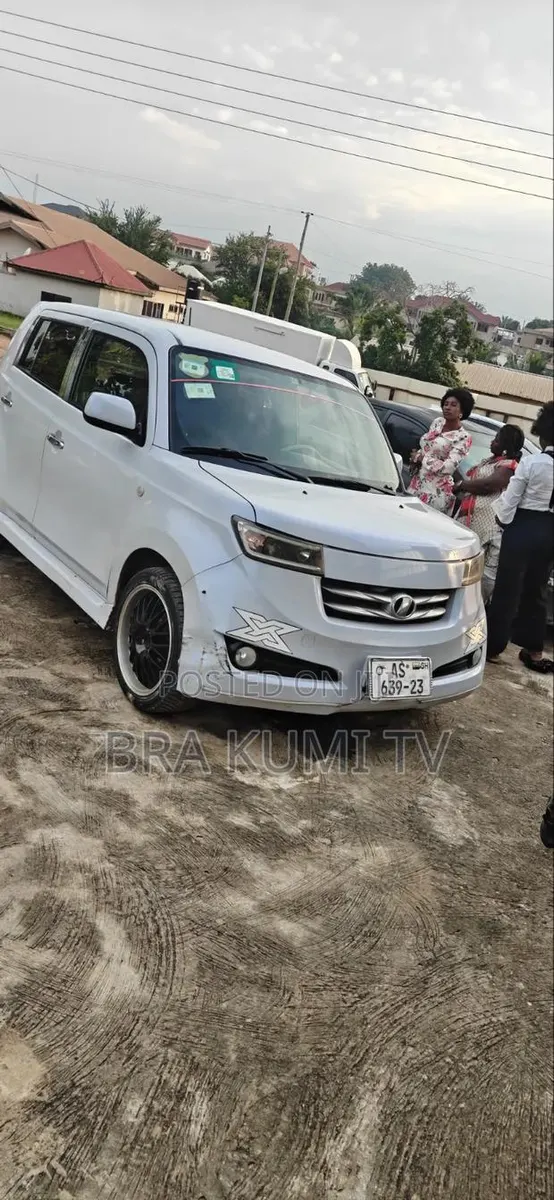 Toyota bB 2013 Gray · Photo 1