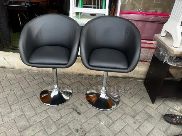 Adjustable Salon Chair · Photo 1