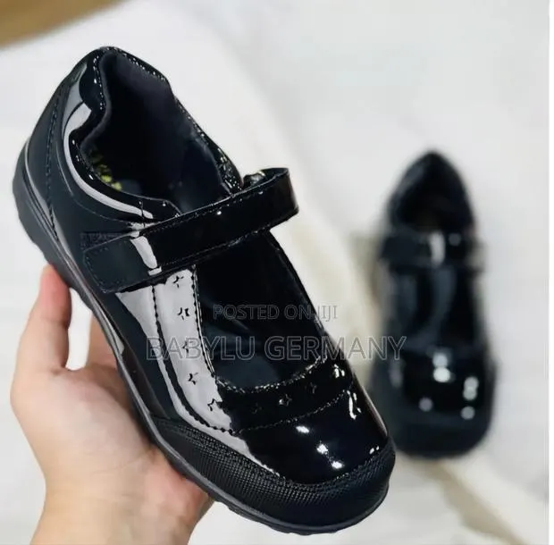 Size 26 to 42 Black School Shoe · Photo 1