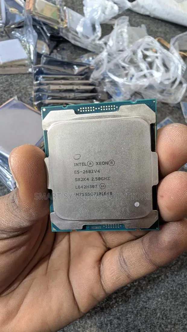 16 Cores, 32 Threads Intel Xeon E5-2682 V4 · Photo 1