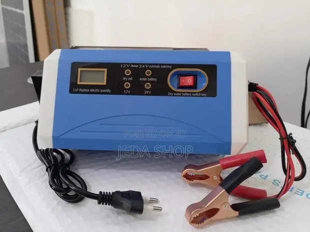 LCD Dynamic Display 10a Battery Charger · Photo 1