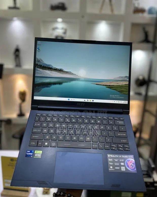 Laptop MSI Stealth 14 Studio A13VF 16GB Intel Core i7 SSD 512GB · Photo 1