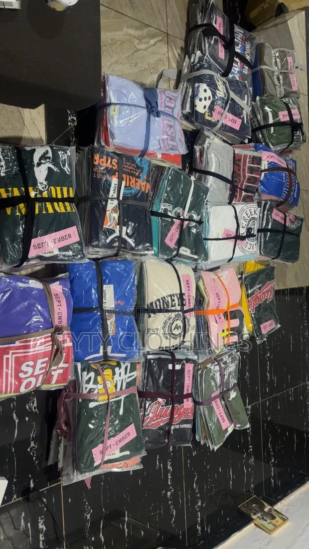 Unisex T Shirts and Armless · Photo 1
