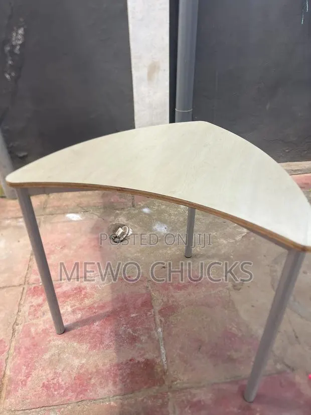 Reading Table · Photo 1