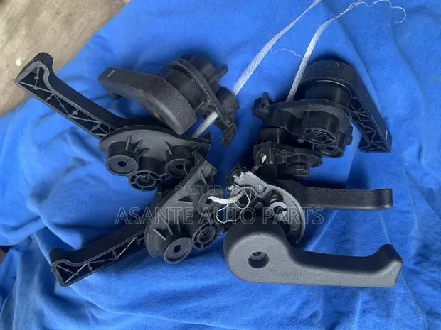 Hyundai Bonnet Opener · Photo 1