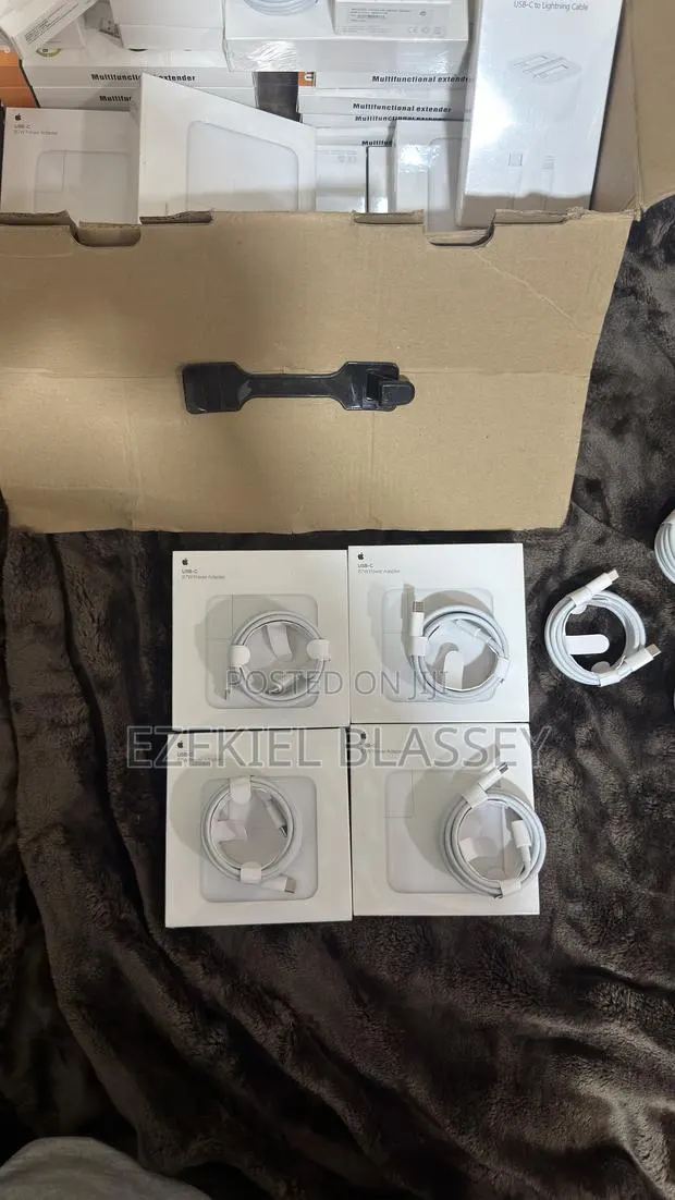 Macbook 87 Watts Type C Chargers · Photo 1