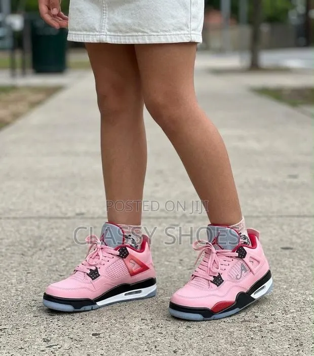 Jordan Retro 4 Pink · Photo 1