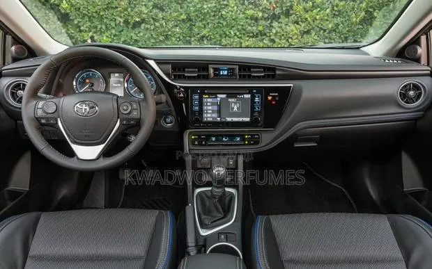 Toyota Corolla 2017 White · Photo 1