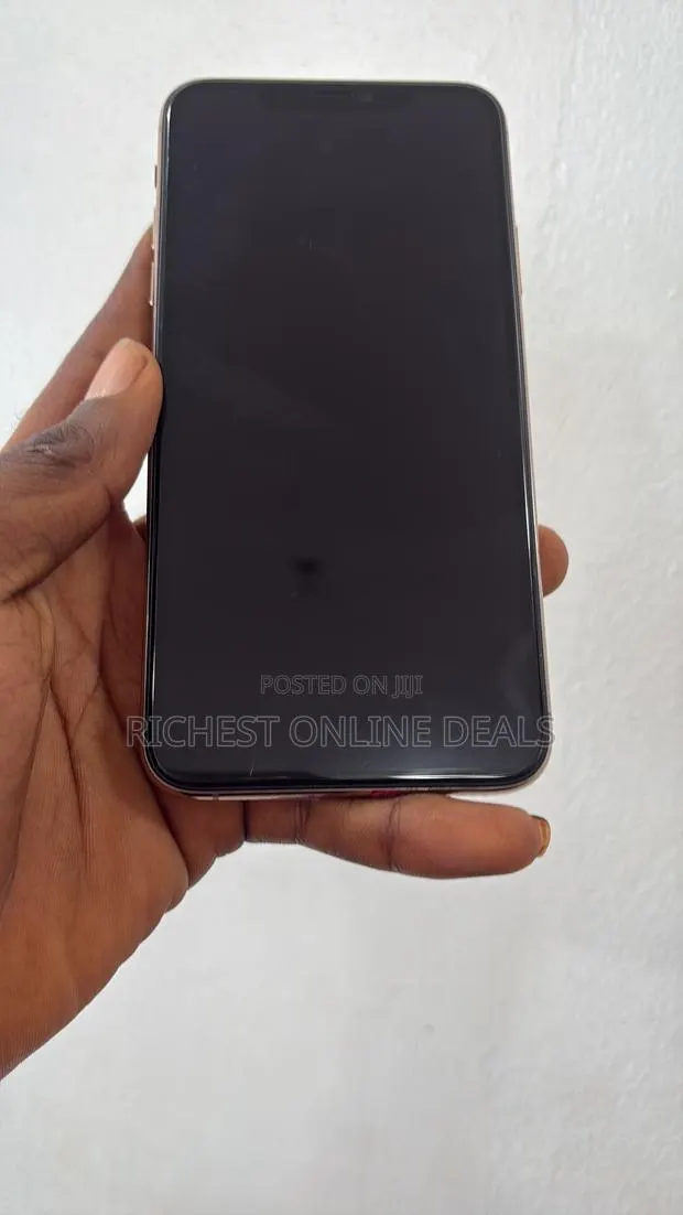 Apple iPhone 11 Pro Max 256 GB Gold · Photo 1