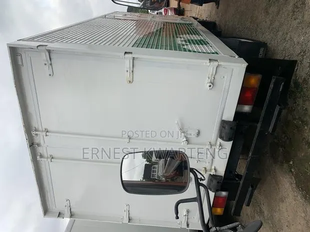 Refrigerator Truck · Photo 1