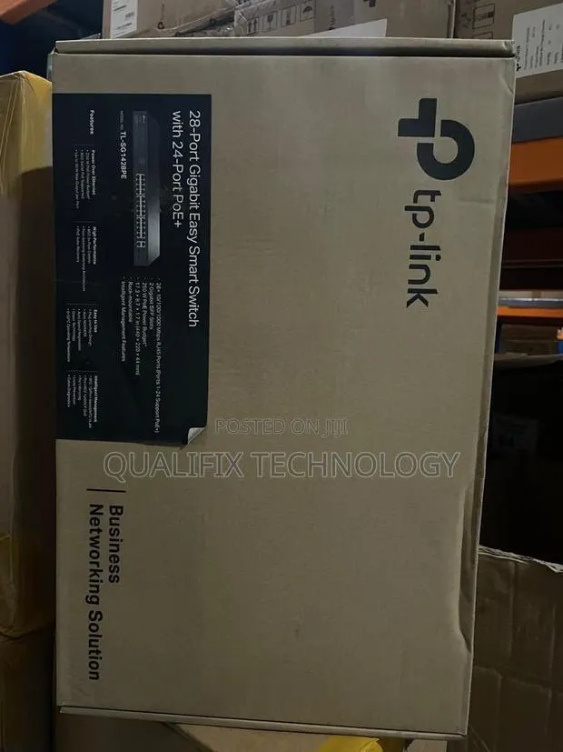 TP-Link 28-Port Gigabit Easy Smart Switch With 24-Port PoE+ · Photo 1
