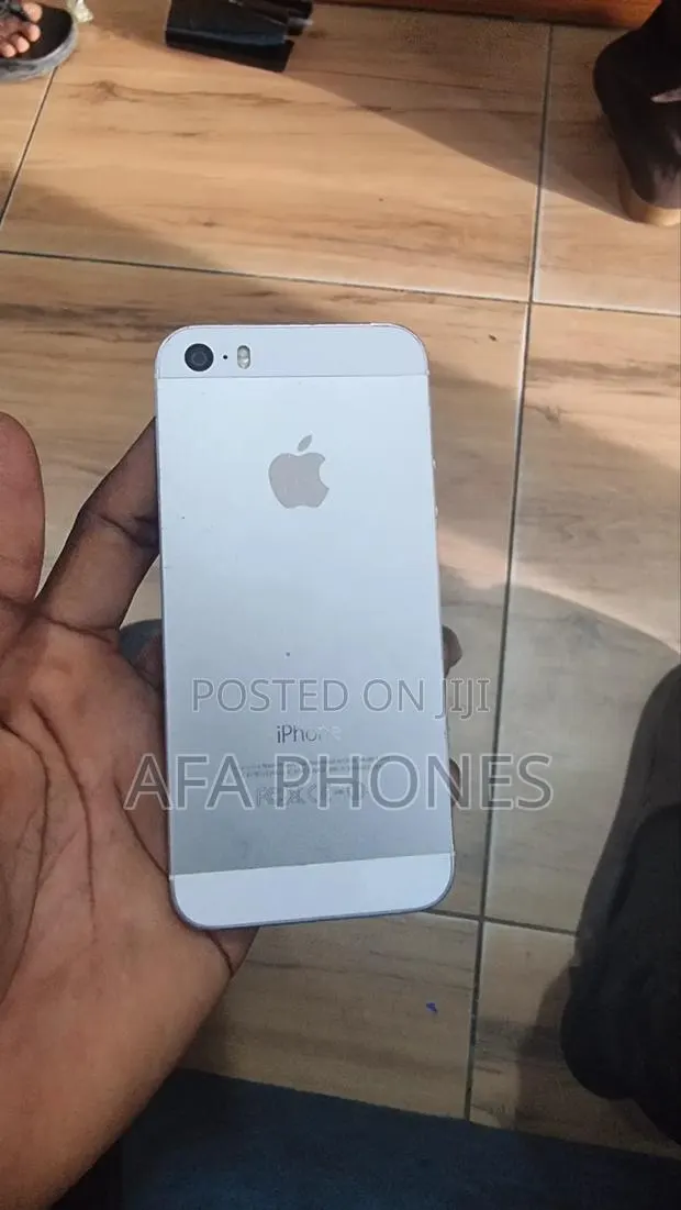 Apple iPhone 5s 16 GB Silver · Photo 1